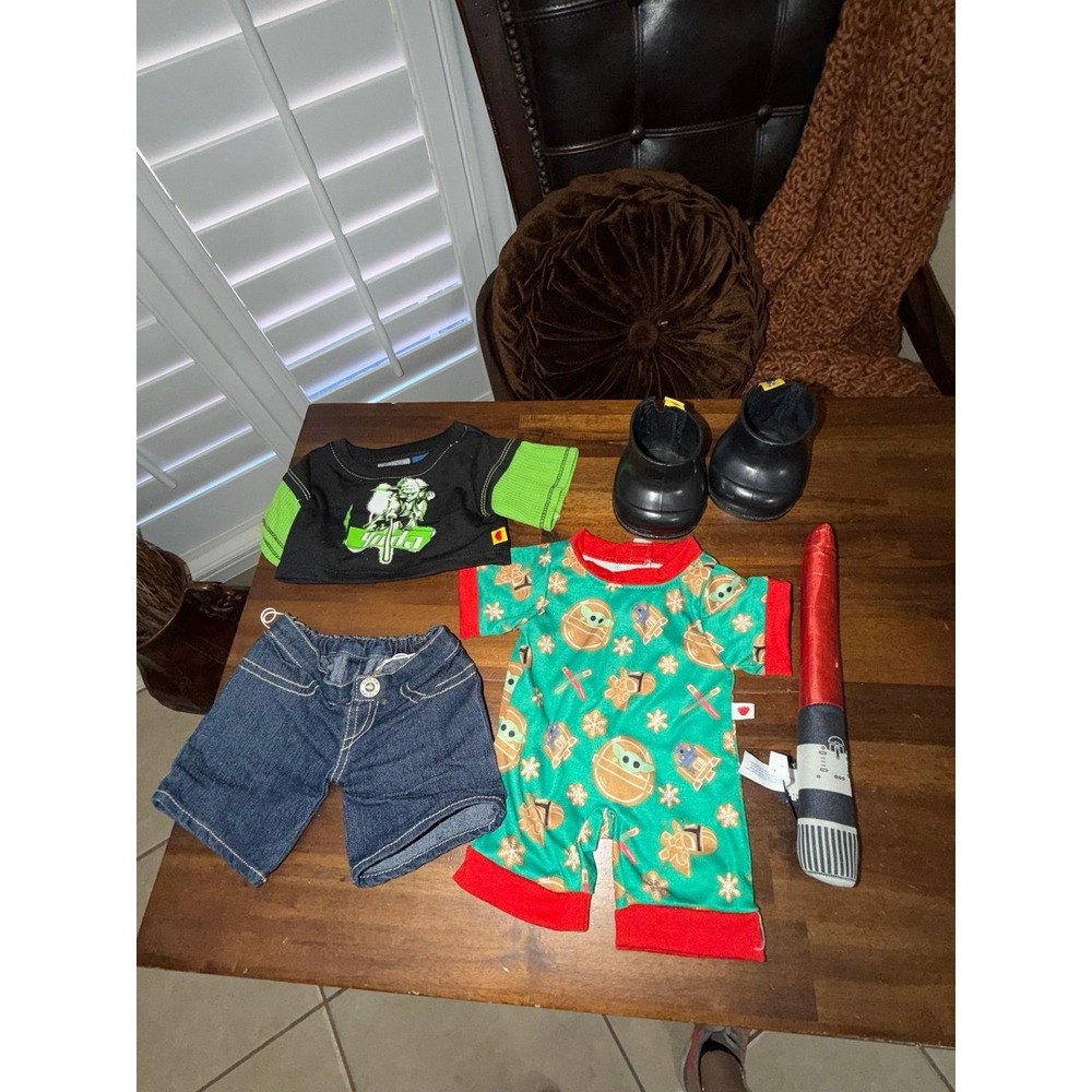 Build A Bear Sleeper Gingerbread Grogu Baby Yoda Star Wars lightsaber outfit lot